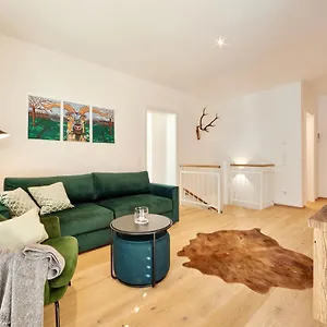 https://hirsch-garmisch-partenkirchen.com-bavaria.com